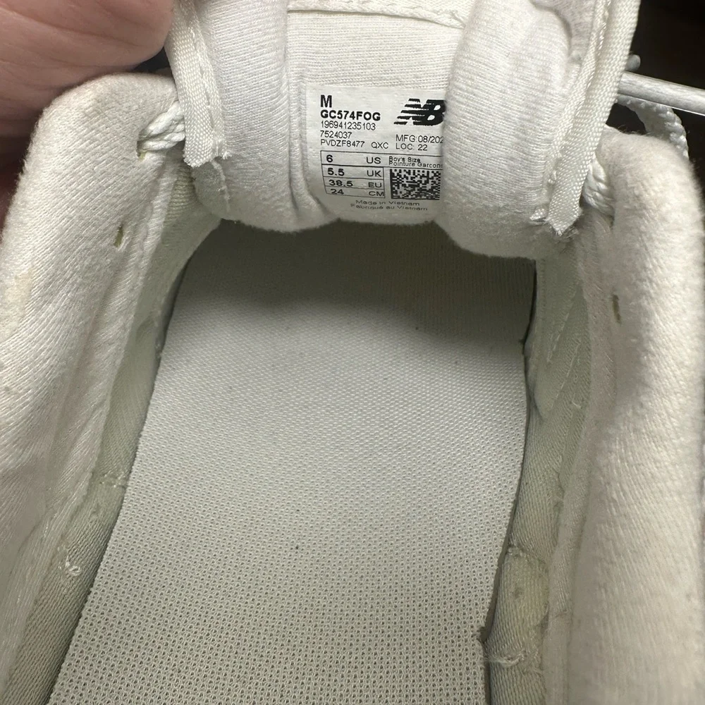 New Balance Beige 574 Boys Sneakers Size 6 - Picture 9 of 10